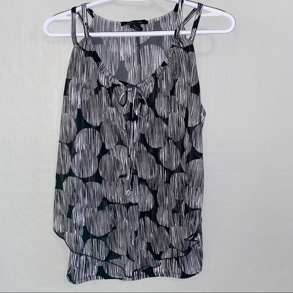 Adele & May Sleeveless Flowy Blouse Black & White